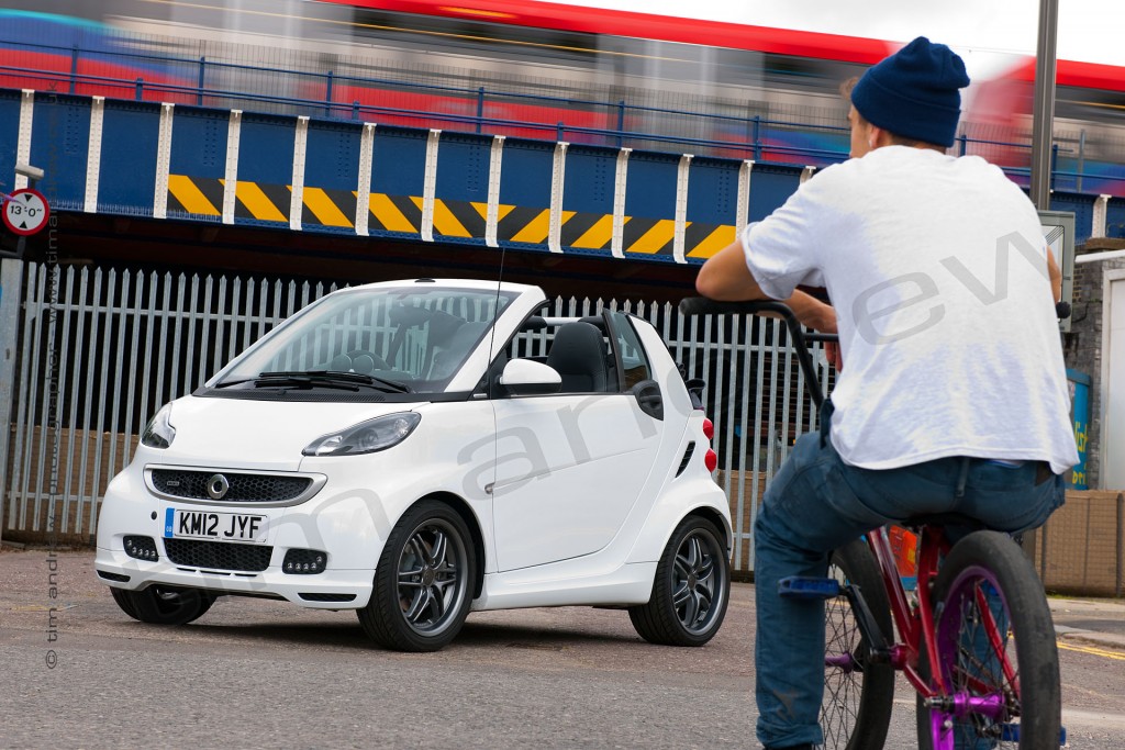 Smart ForTwo plus BMX biker